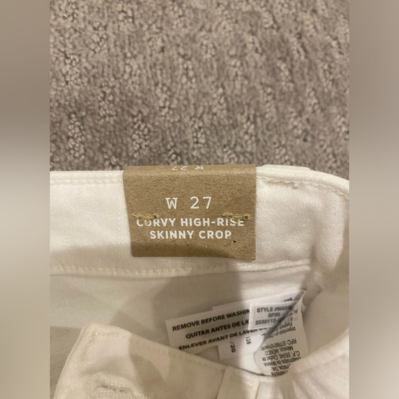 Madewell Curvy High-Rise Skinny Crop Jeans in Pure White: Button-Front Edition - Picture 9 of 11